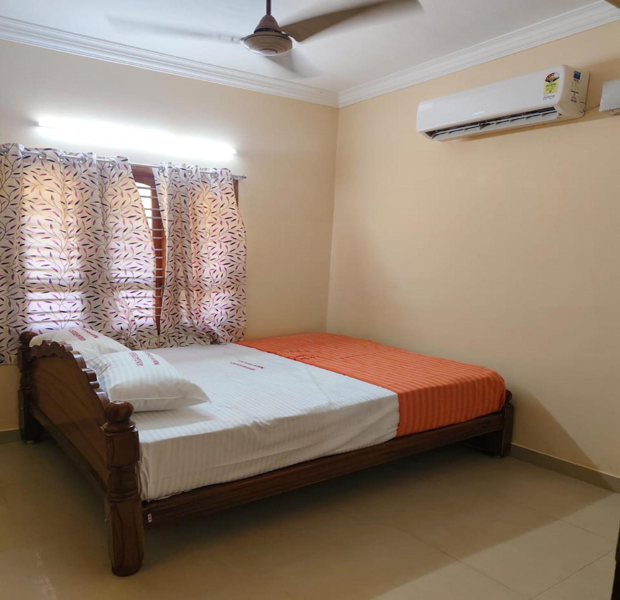 Arumugam Residency Ac Tiruchchendūr Exterior foto
